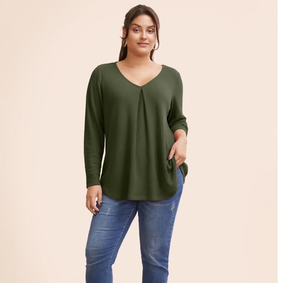 BloomChic Plus Size Plain Waffle Knit Scoop Neck Plicated Detail T-shirt - Picture 4 of 5